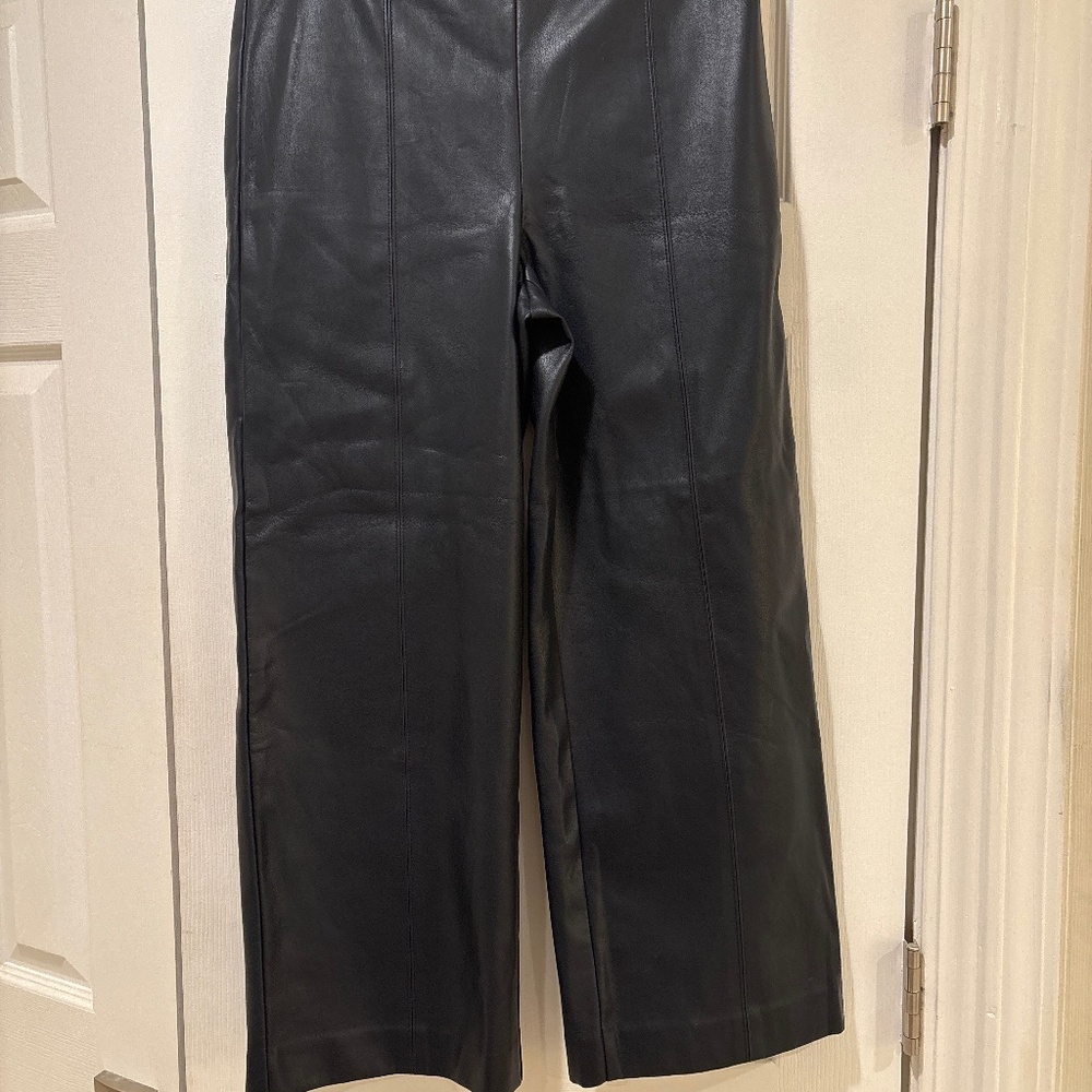 Ann Taylor cropped pants in imitation leather